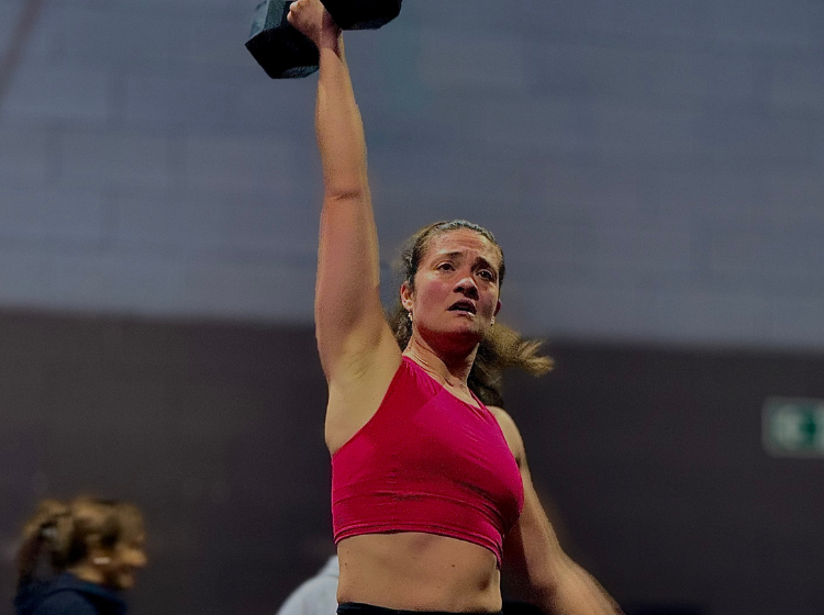 Supera tus límites con el mejor entrenamiento funcional en LOGROÑO. En The Black Box, nuestras clases de crossfit están diseñadas para mejorar tu fuerza, resistencia y condición física a través de ejercicios funcionales de alta intensidad. 🏋️‍♂️ ¿Qué encontrarás en nuestras clases? ✅ Entrenamiento guiado por coaches expertos ✅ Movimientos funcionales adaptados a todos los niveles ✅ WODs desafiantes que combinan fuerza, cardio y técnica ✅ Ambiente motivador y una comunidad que te impulsa a mejorar 💪 Crossfit para todos No importa si estás empezando o llevas años entrenando, adaptamos los ejercicios para que avances a tu ritmo y logres tus objetivos. 📍 Descubre por qué somos el box de referencia en LOGROÑO y entrena con nosotros.
